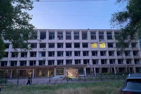 Пожары и завалы: результаты ночного обстрела Одессы (фоторепортаж)