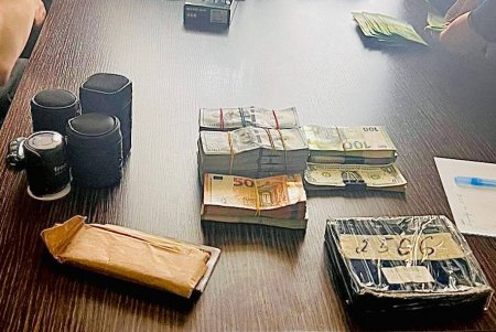 Чиновники Госпродпотребслужы брали взятки за беспрепятственный вывоз зерна из одесских портов (фото)