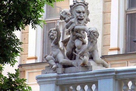 Одесский «королевский дворец»: прогулка по скверу «Пале-Рояль» (фоторепортаж) 