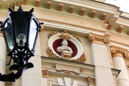Одесский «королевский дворец»: прогулка по скверу «Пале-Рояль» (фоторепортаж) 