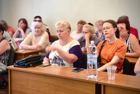 Геннадий Труханов о последствиях ракетного удара по Пересыпскому району: «В приоритете — социально незащищенные одесситы, которые смогут за счет помощи восстановить оконные блоки и двери» (фото, видео) 