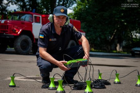 Одесским спасателям передали оборудование для обнаружения людей под завалами глубиной до трех метров (фото)