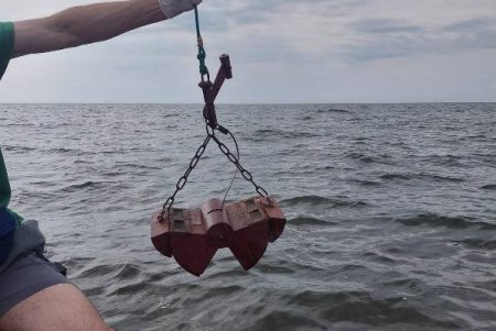 Одесса: экологи взяли пробы воды в открытом море для оценки масштабов загрязнения (фото)