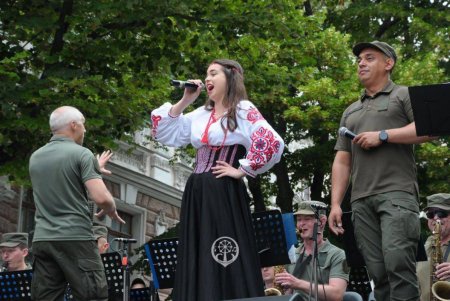 На Дерибасовской прошел концерт ко Дню Конституции Украины (фото)