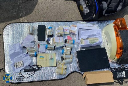 Ликвидирована подпольная типография по изготовлению поддельных паспортов для «легализации» россиян в Украине и ЕС (фото)