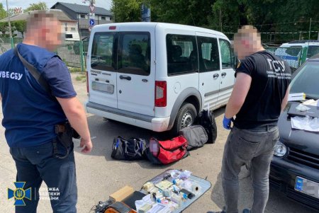 Ликвидирована подпольная типография по изготовлению поддельных паспортов для «легализации» россиян в Украине и ЕС (фото)