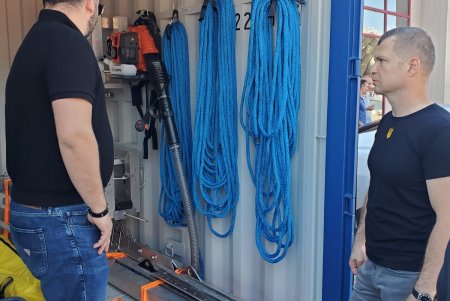 Одесский порт получил от Европейского агентства морской безопасности оборудование для очистки акватории после разрушения Каховской ГЭС (фото)