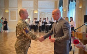 В День Конституции Украины мэр Одессы вручил почетные награды (фото)