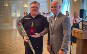 В День Конституции Украины мэр Одессы вручил почетные награды (фото)