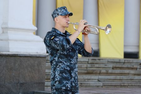 День Военно-морских сил: в Одессе торжественно подняли флаг ВМС и провели спортивные состязания (фото, видео)