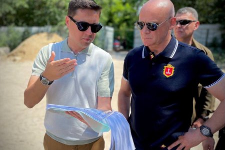 Геннадий Труханов обратился к правоохранителям с просьбой остановить разрушение памятника архитектуры в центре Одессы его владельцем (фото, видео)