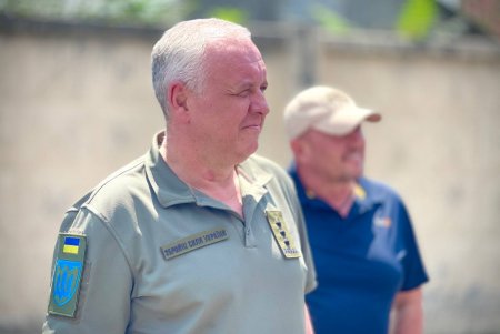Одесса отправила украинским защитникам девять внедорожников и авто Скорой помощи (фото, видео) 