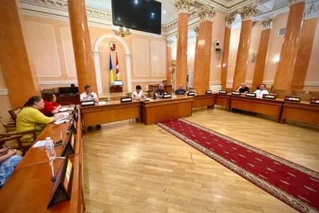 Мэр Одессы провел рабочую встречу на тему доступности городских объектов для людей с инвалидностью (фото)