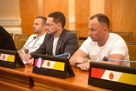 Мэр Одессы провел рабочую встречу на тему доступности городских объектов для людей с инвалидностью (фото)
