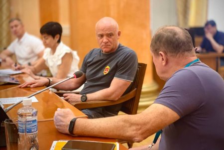 Мэр Одессы провел рабочую встречу на тему доступности городских объектов для людей с инвалидностью (фото)