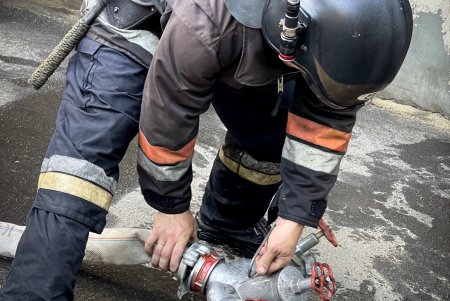 На Генерала Цветаева горела квартира: спасатели не дали огню уничтожить жилое помещение