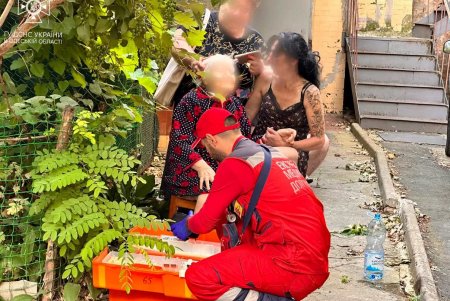 В Приморском районе во время пожара в квартире спасена пожилая женщина (фото) 