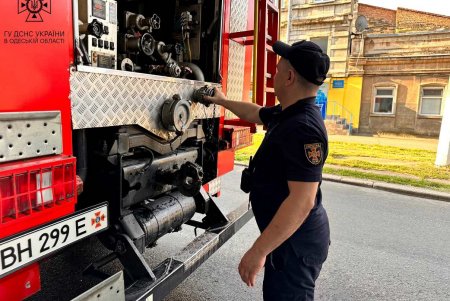 В Приморском районе во время пожара в квартире спасена пожилая женщина (фото) 