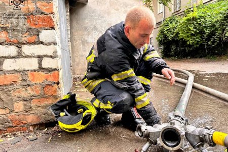 В Приморском районе во время пожара в квартире спасена пожилая женщина (фото) 