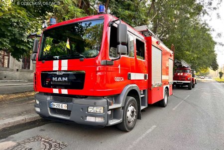 В Приморском районе во время пожара в квартире спасена пожилая женщина (фото) 