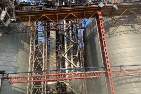 Ночью оккупанты нанесли ракетные удары по портовой инфраструктуре в Одессе и Черноморске (фото)