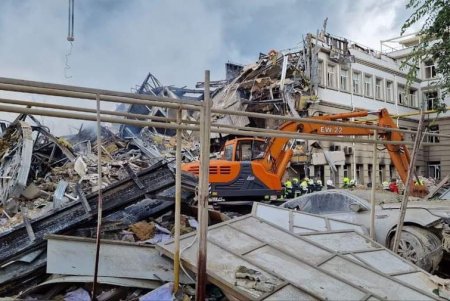 Одесские коммунальщики ликвидируют последствия ночных обстрелов (фото) 