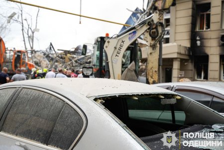 Полицейские Одесской области документируют последствия ночной атаки врага (фото)