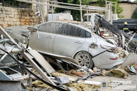 Полицейские Одесской области документируют последствия ночной атаки врага (фото)