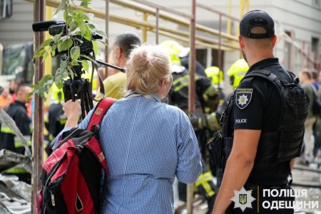 Полицейские Одесской области документируют последствия ночной атаки врага (фото)