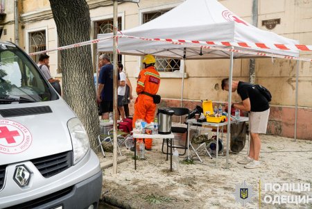 Полицейские Одесской области документируют последствия ночной атаки врага (фото)