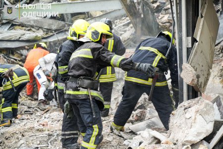 Полицейские Одесской области документируют последствия ночной атаки врага (фото)