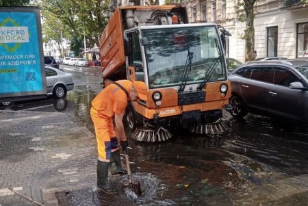 Мусор, ил, поваленные деревья: во время ливня в Одессе выпала месячная норма осадков (фото, обновлено)