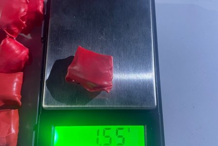 В Одессе в комендантский час наркоделец перевозил в такси около 250 свертков с психотропами (фото)