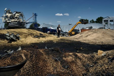 В Одесской ОВА показали уничтоженное оккупантами зернохранилище (фото)