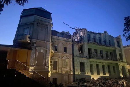 Ночной удар по Одессе и области: пострадали многоквартирные дома, портовая инфраструктура, два памятника архитектуры, православный храм, есть погибшие и раненые (фото, видео)