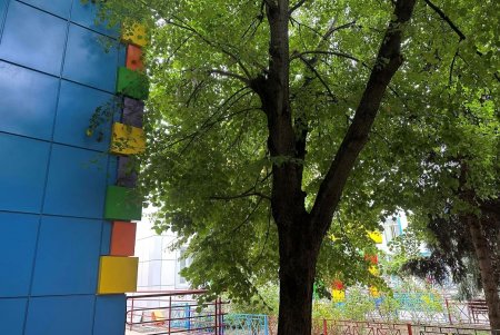 В результате вражеского ракетного удара пострадали школы, детские сады и здания внешкольного образования в Одессе (фото)