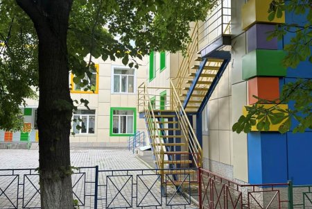 В результате вражеского ракетного удара пострадали школы, детские сады и здания внешкольного образования в Одессе (фото)