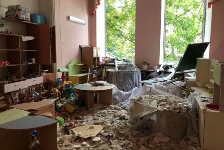 В результате вражеского ракетного удара пострадали школы, детские сады и здания внешкольного образования в Одессе (фото)
