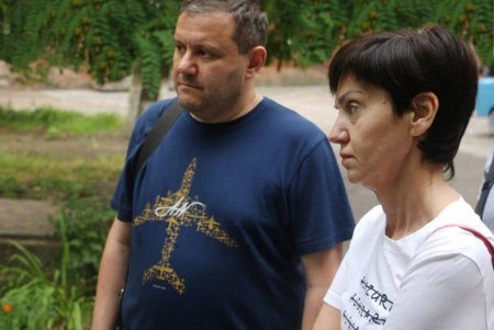 Пострадавшим в результате ночного удара оказывают помощь медики, а на местах разрушений работают коммунальщики (фото) 