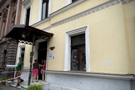 Представители итальянкой делегации на руинах Спасо-Преображенского храма: «россия должна понесла ответственность за то, что она сделала. Невозможно вести войну, уничтожая Всемирное наследие» (фото)