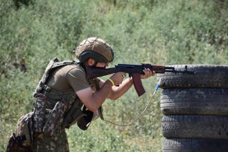 Одесские гвардейцы доводят стрелковое мастерство до автоматизма (фото)