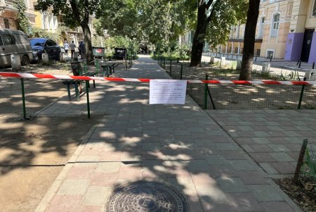 Ликвидировать последствия ракетной атаки по историческому центру Одессы коммунальщики смогут после обследования комиссии (фото)