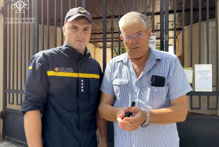 В Одесском зоопарке после лечения выпустили на волю соколов и сычей, а пожарные спасли стрижа (фото)