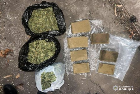 Сбывали вещества и планировали продавать за границу: в Одессе раскрыли схему наркобизнеса, приносящего миллионы (фото, видео)