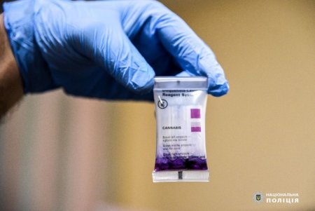 Сбывали вещества и планировали продавать за границу: в Одессе раскрыли схему наркобизнеса, приносящего миллионы (фото, видео)