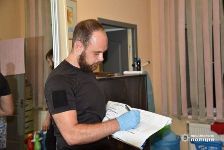 Сбывали вещества и планировали продавать за границу: в Одессе раскрыли схему наркобизнеса, приносящего миллионы (фото, видео)