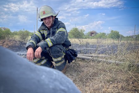 В Одесской области потушили пожар на площади в 10 тыс. квадратных метров (фото)