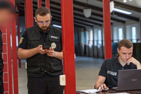 В Одессе правоохранители прекратили работу двух мошеннических колл-центров (фото, видео)