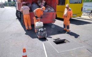 В Одессе проводятся работы по очистке ливневок (фото)