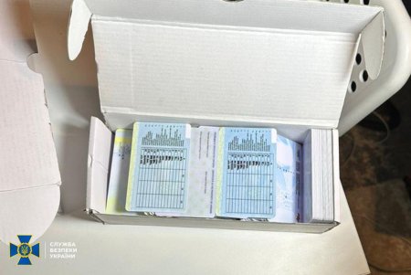 Паспорта, ВНЖ и водительские права: одесситы поставили на поток производство фальшивых документов (фото)